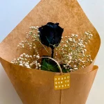 envía rosa-negra-eterna-empaquetada-con-hilo-de-lazo
